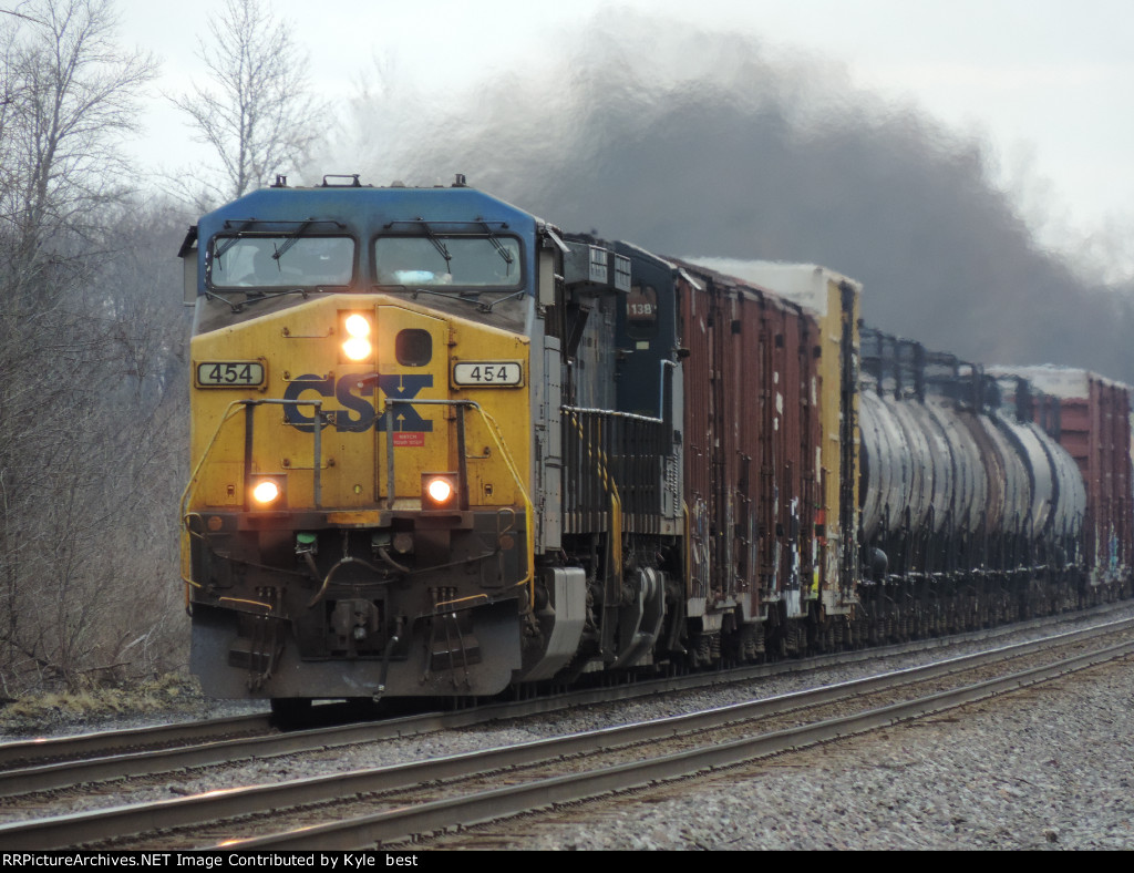 CSX 454 on M561